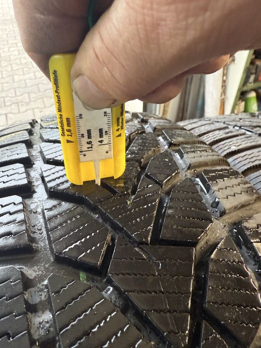 4x opona zimowa Uniroyal WinterExpert 215/65 R17 99V