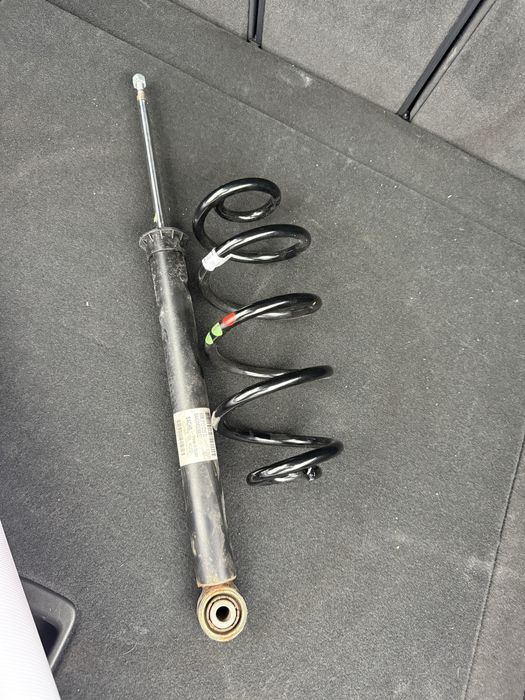 Porsche Macan Lift 2023r. amortyzator sprezyna tyl