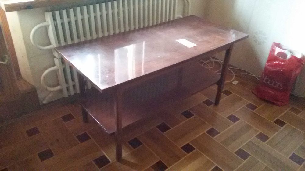 продам журнальный столик в отличном состоянии.