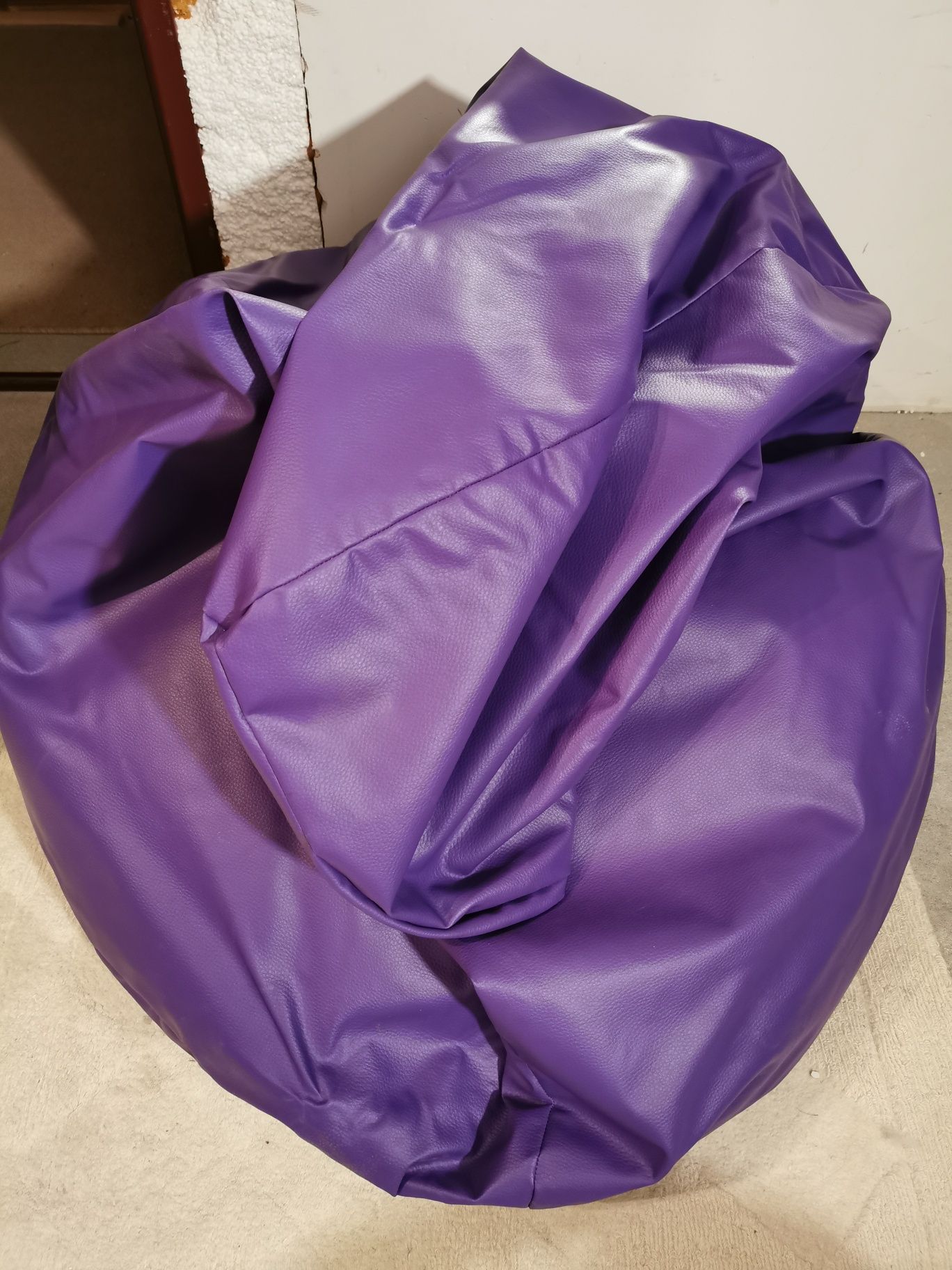 Pufa fotel sako XXL fioletowa duża wygodna pufa do siedzenia leżenia o