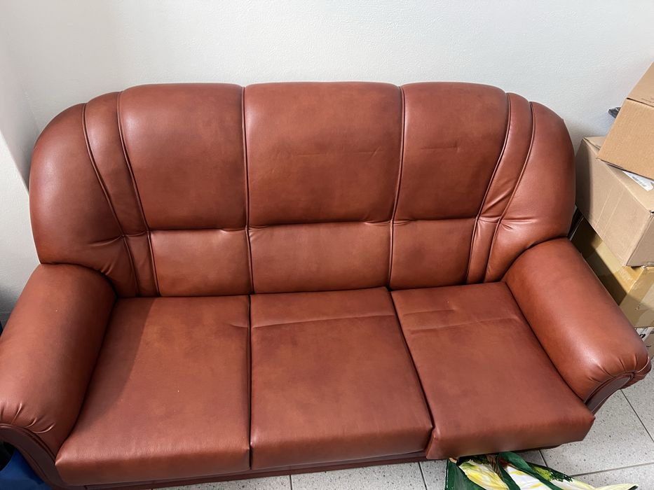 Sofa em pele em bom estado