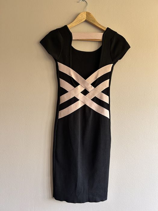 Czarna dopasowana sukienka damska w prążki rozmiar S M