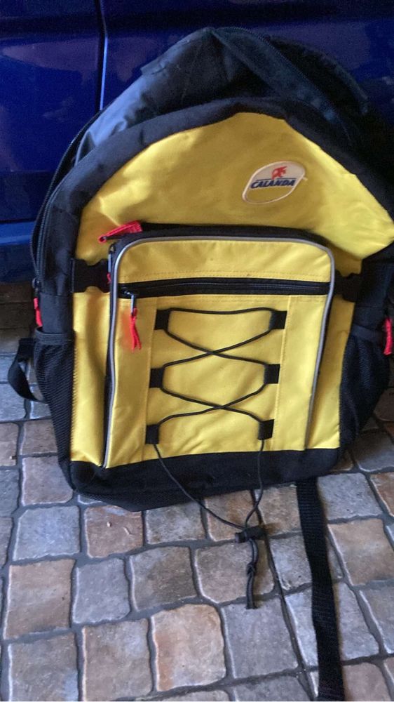 Varias mochilas  como novas para venda.