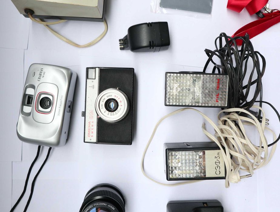 Akcesoria foto DUŻY ZESTAW - obiektyw, aparaty, lampy BŁYSKOWE PRL NRD