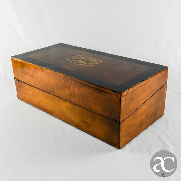 Escritório de viagem Inglês, séc. XIX, madeiras exóticas com embutidos