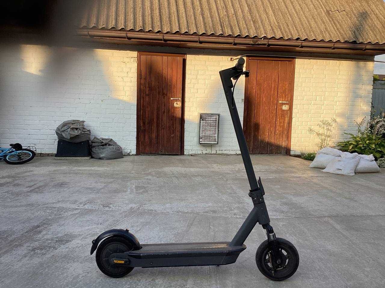 Електросамокат Like.Bike One Max 540 Wh (660706) б/у