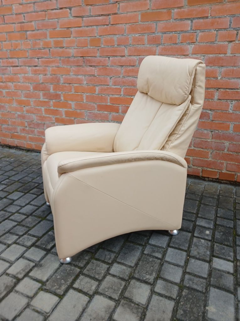 Нове крісло шкіряне відпочинкове/реклайнер