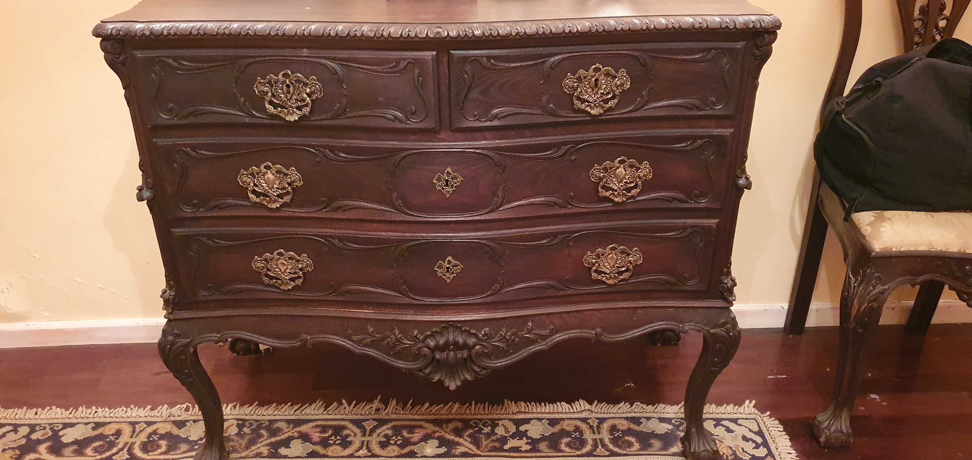 Conjunto de mobília de quarto D. João V