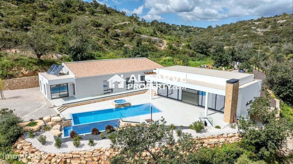 Moradia Contemporânea T4 com Vistas Incríveis à Venda no Algarve – Per