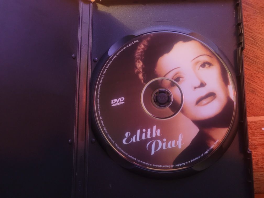 DVD Edith Piaf-A Life of Passion/L'Hymne A La Mòme 2008Fact unofficial