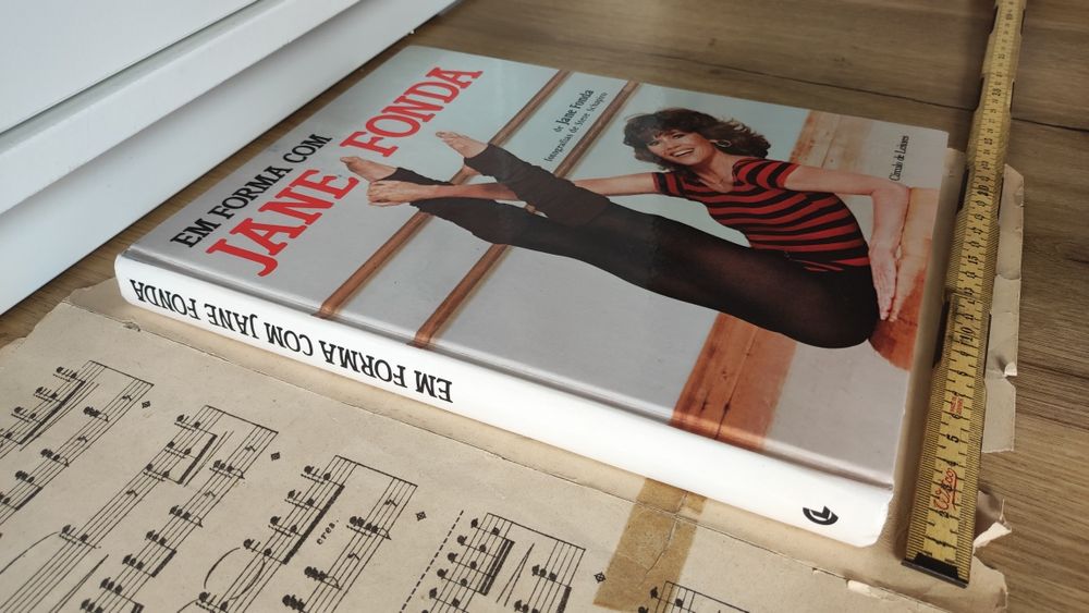 Livro  "Em forma com Jane Fonda" Antigo - Vintage