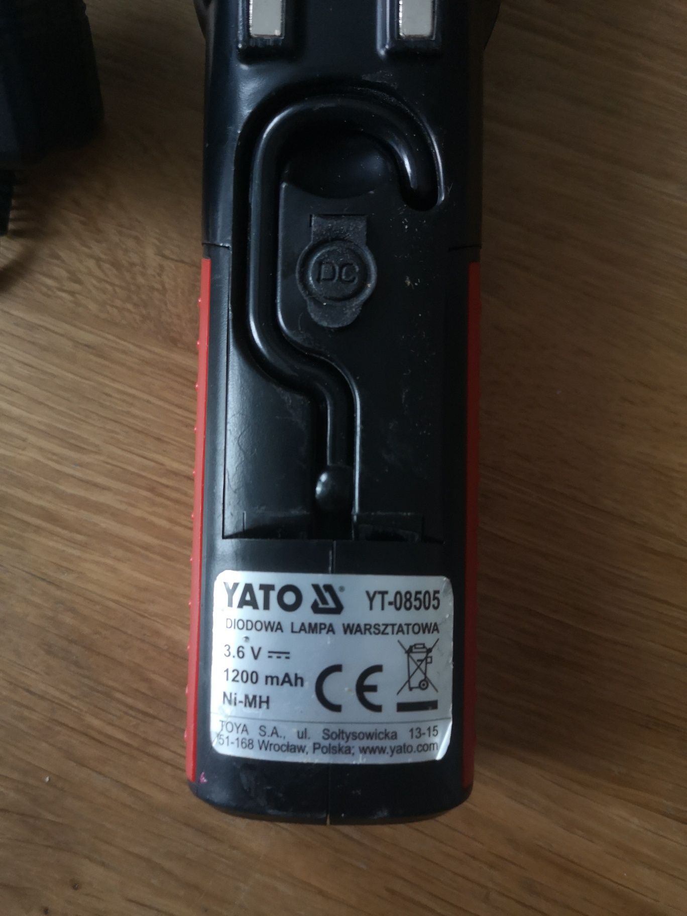 LAMPA WARSZTATOWA Yato-08505

30+7 LED YATO

YT-08505