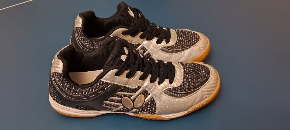 Продам кросівки Batterfly