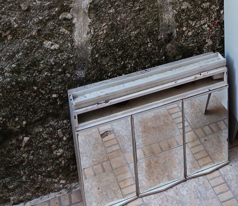 Para ferro velho. Sucata