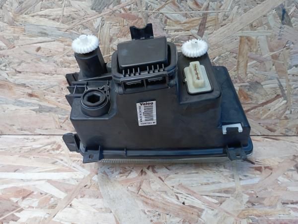 Ótica / farol esquerda VOLKSWAGEN Polo Classic (6V2)