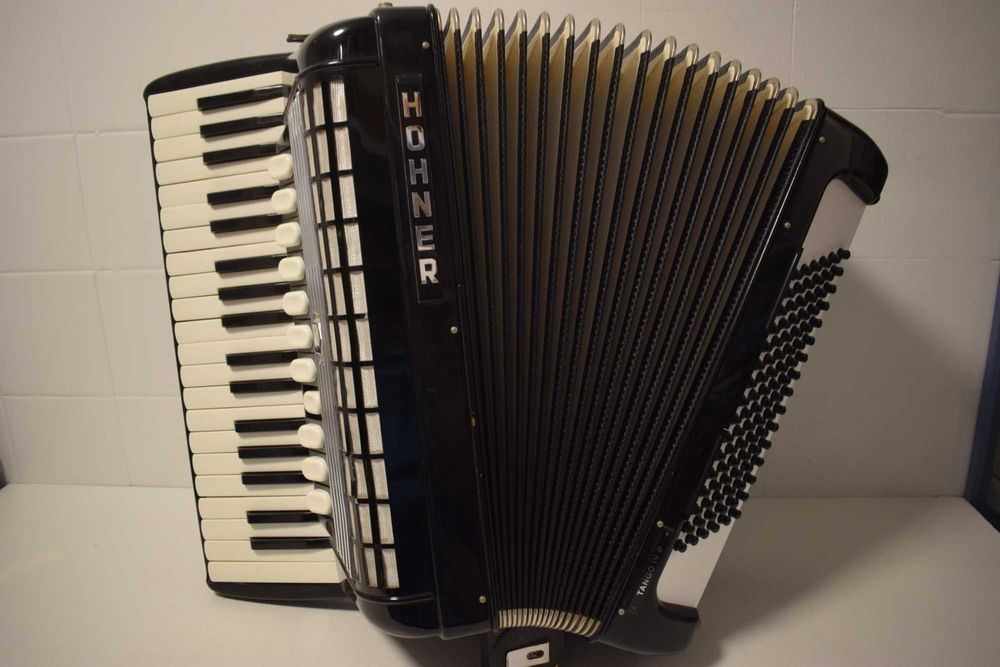 Acordeao Hohner Tango IV P 4 Voz 96 Baixox, N . 64