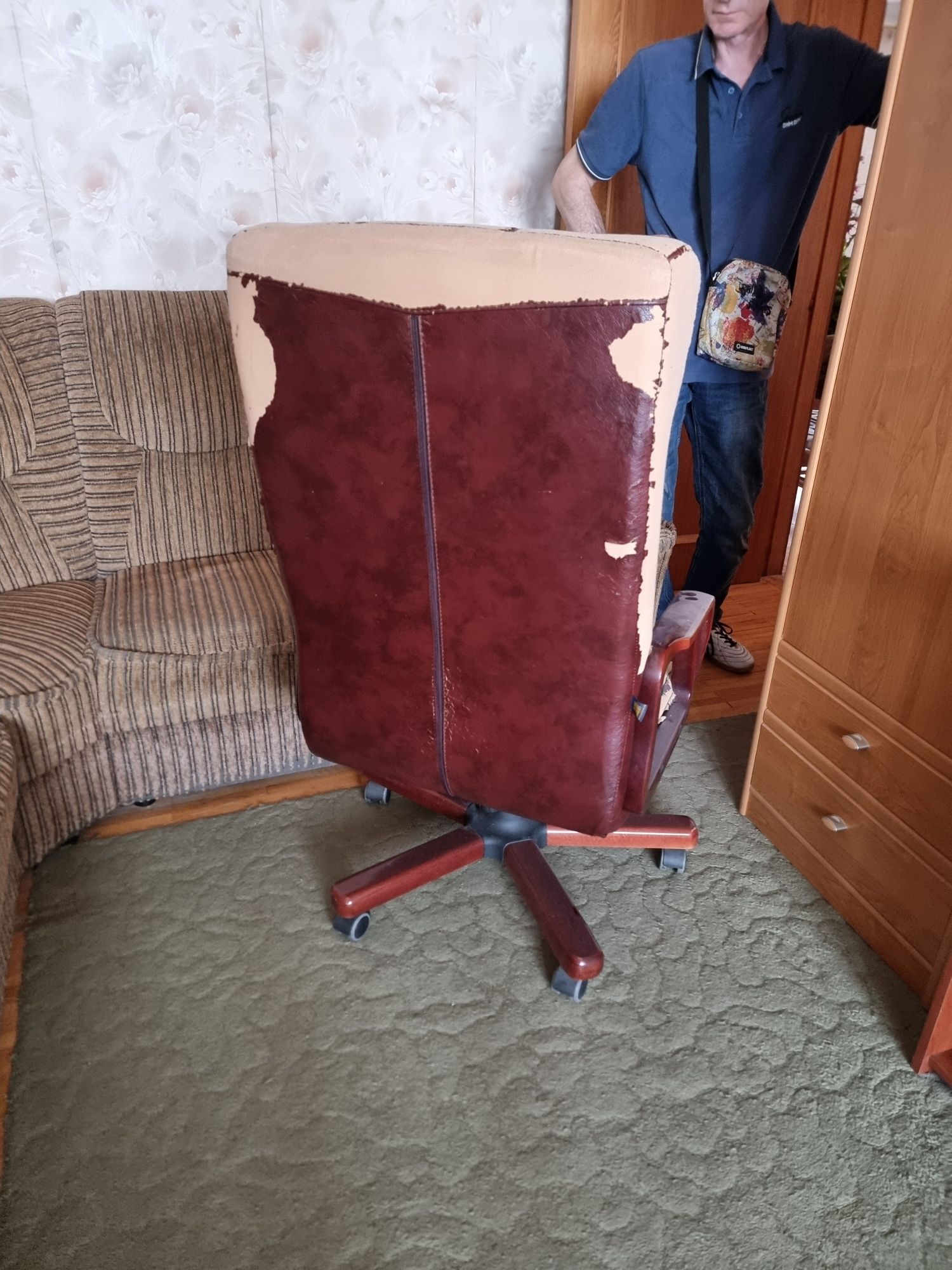 Продам офисное кресло