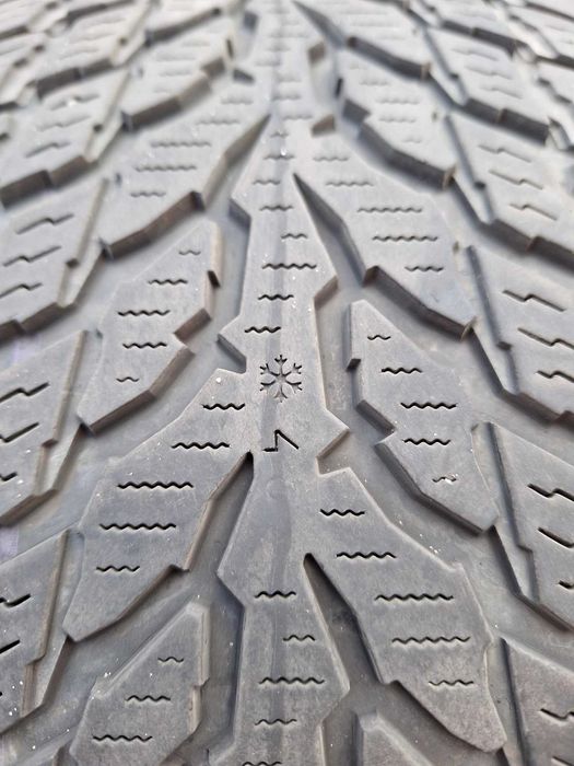 sprzedam opony zimowe Nokian 225/45/17