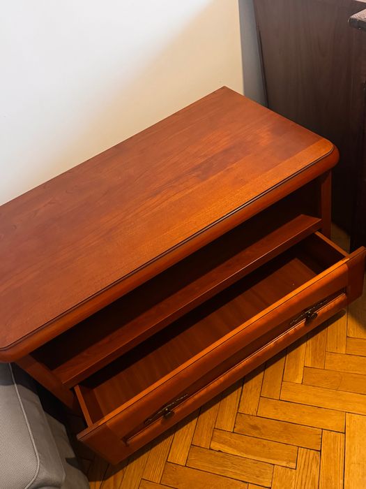 Drewniana szafka RTV