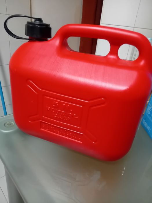 Jarrycan Novo de 5 litros..