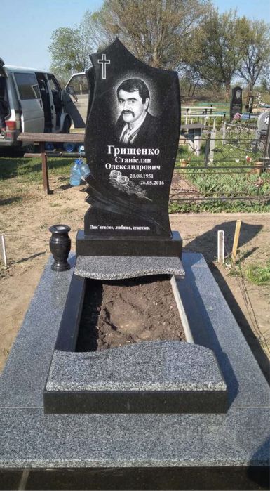 Подвійні та одинарні памʼятники з граніту