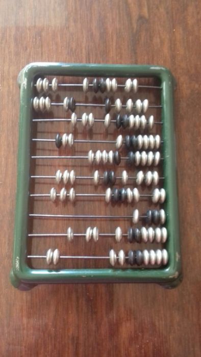 Продаю счеты металлические