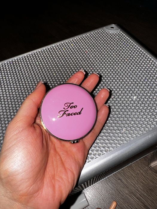 Румяна Too Faced