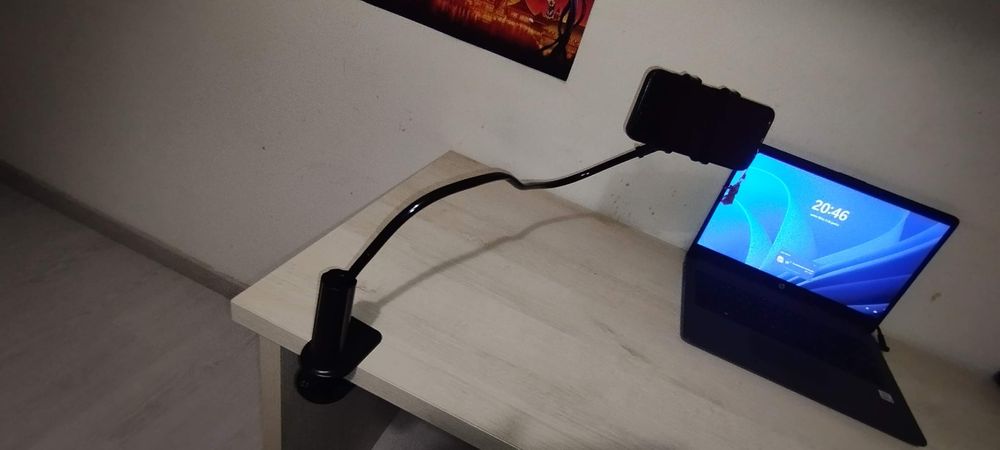 Flexible Mobile Phone Mount with Articulating Arm – New (Without Box)64297616865410121