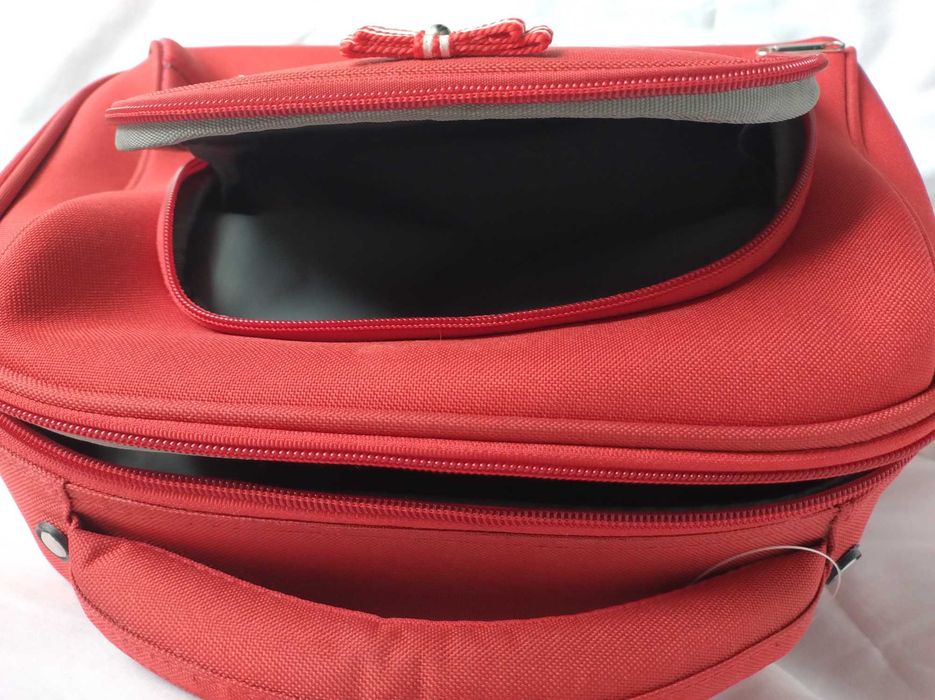 Czerwona Kosmetyczka Podróżna