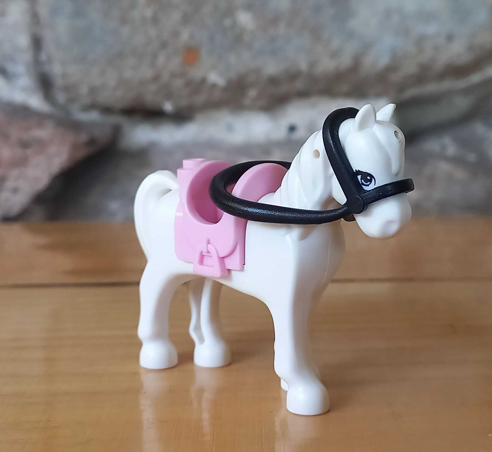 Lego Animal - Minifigurka 93083c01pb02 - Koń + Siodło + Uzda