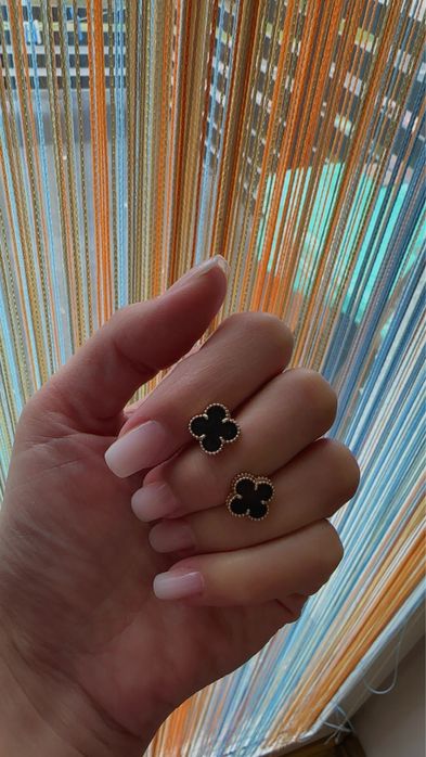 Продам золоті сережки.