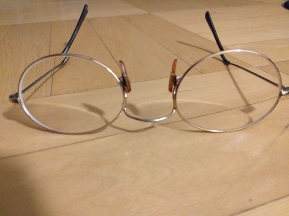 Oprawki okularowe że szkłami korekcyjnymi "-"