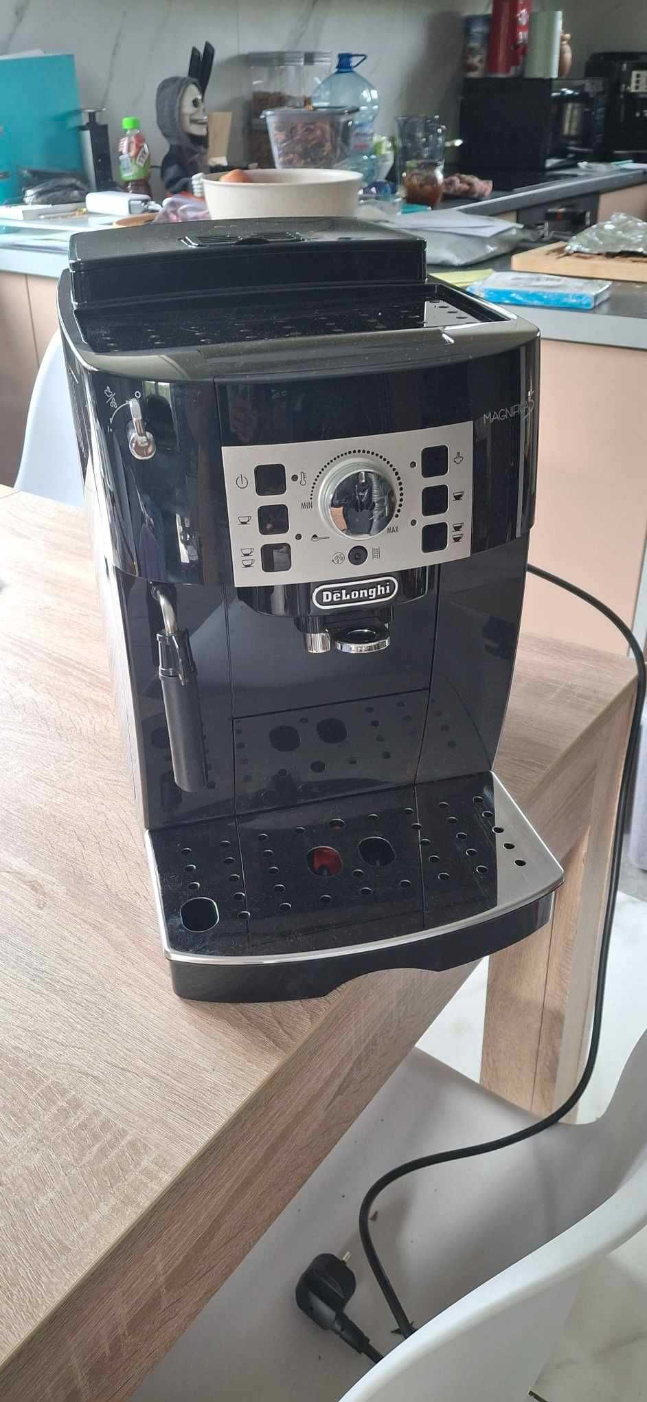 Ekspres ciśnieniowy do kawy DELONGHI MAGNIFICA S