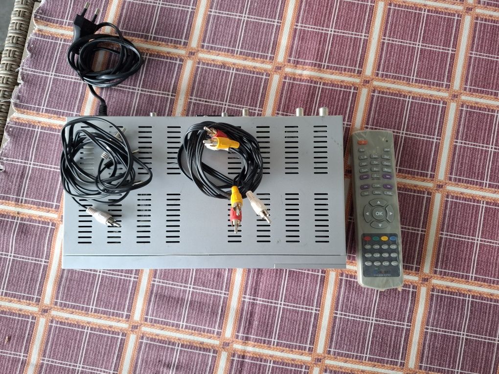 Цифровой спутниковый ресивер Eurosky DVB-8004