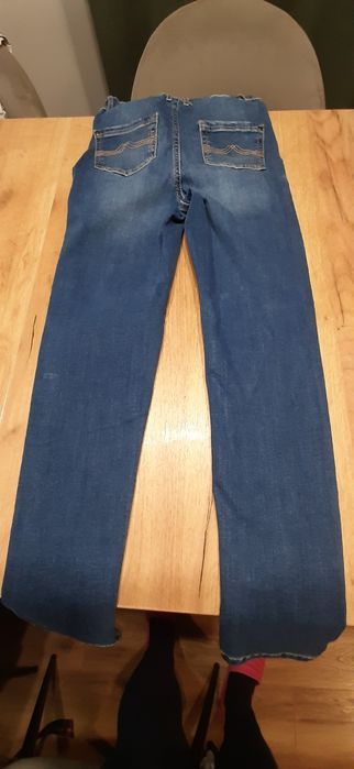 Sprzedam używane spodnie jeans rozm 152