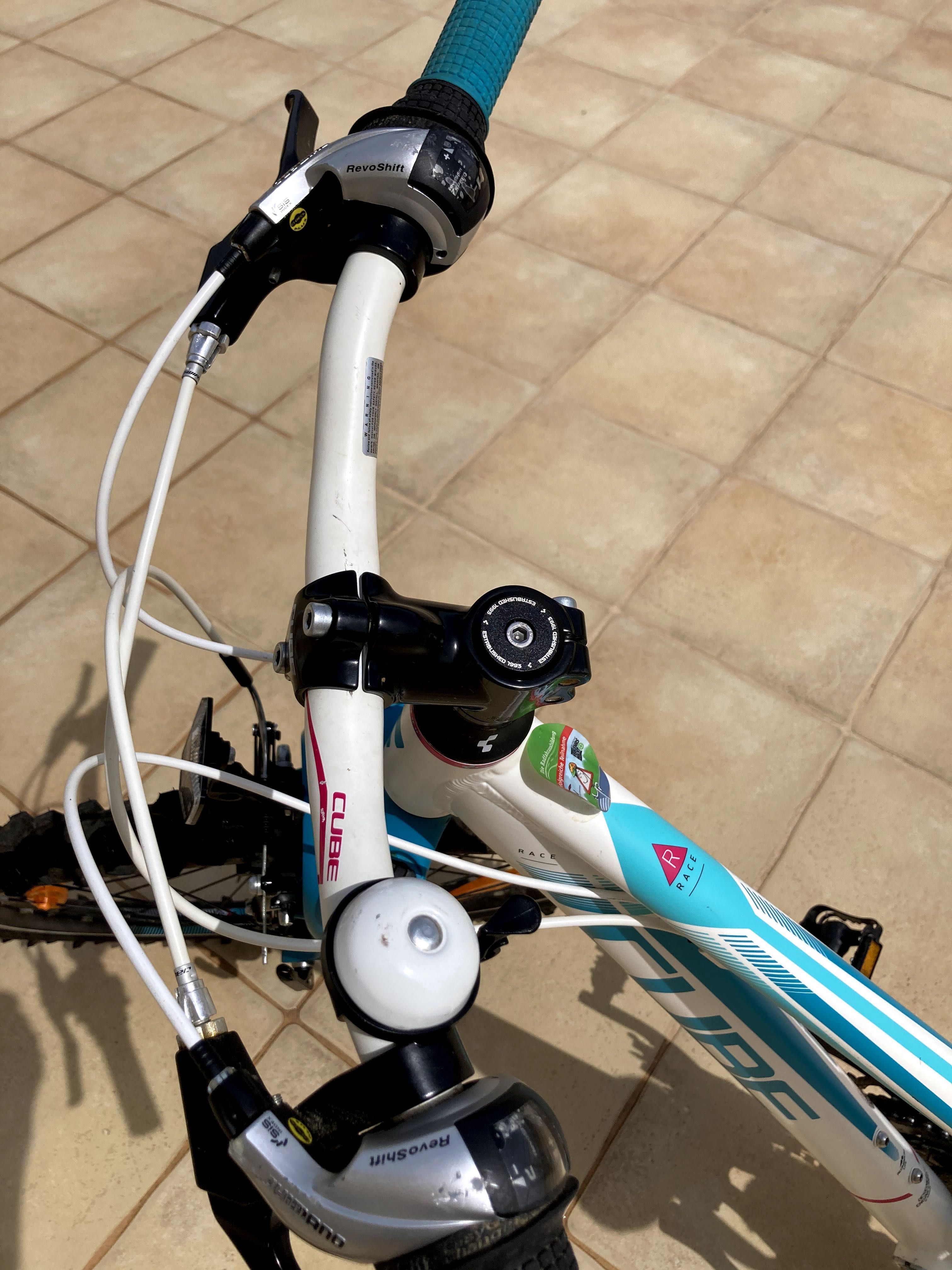 Bicicleta de montanha CUBE de 24 polegadas para venda