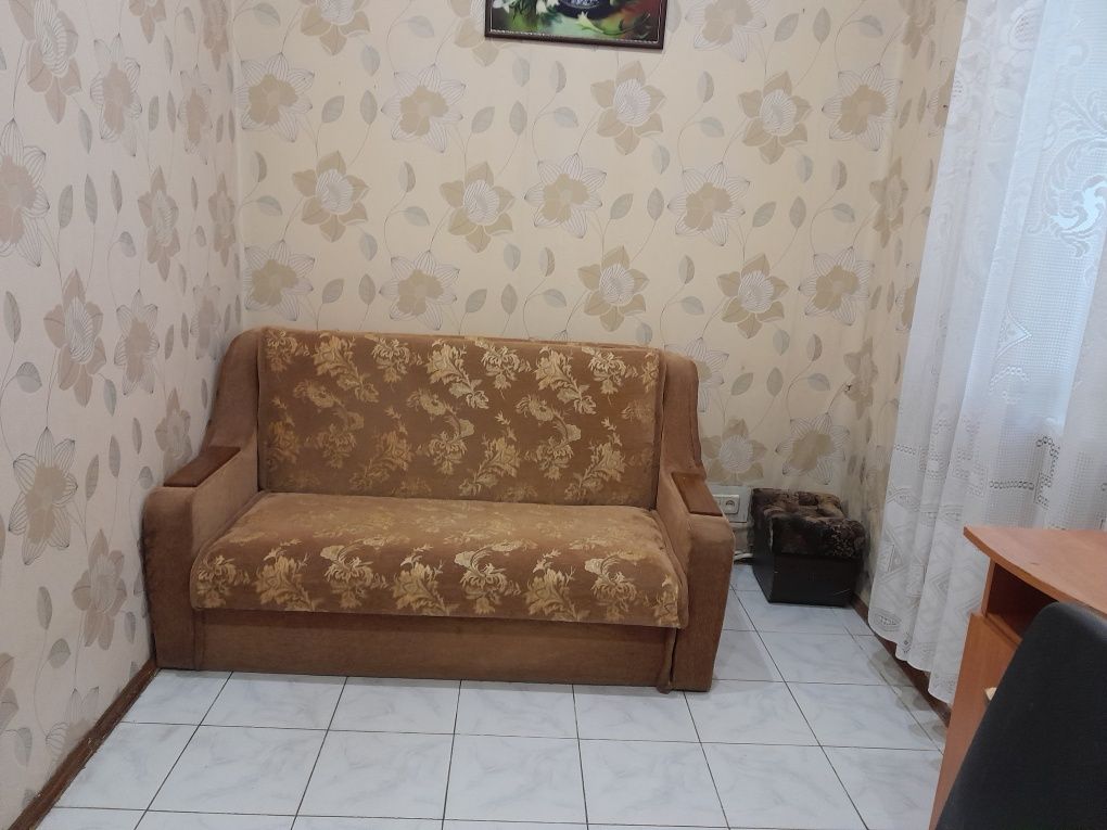2- комнатная в центре. Свой вход и дворик