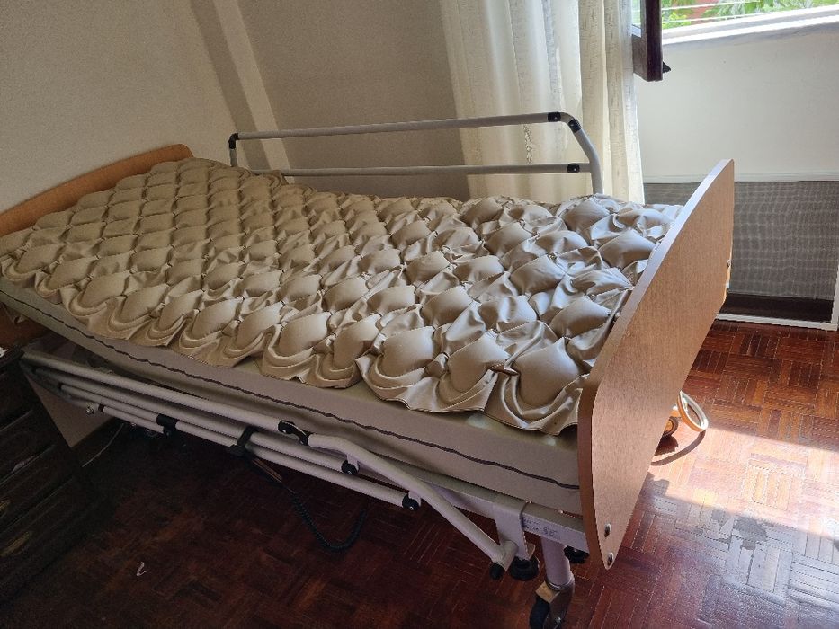 Vendo Cama Articulada elétrica JMS c/ colchão anti escaras