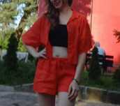Jaskrawy lniany garnitur H&M