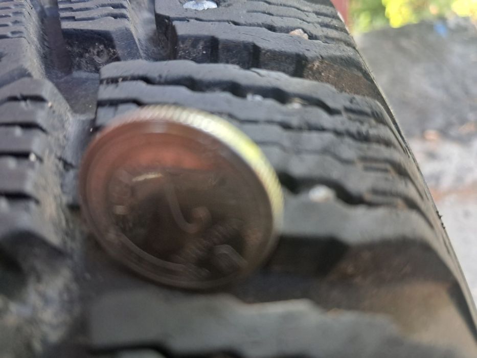 Продам зимнюю резину R15 195/65  комплект