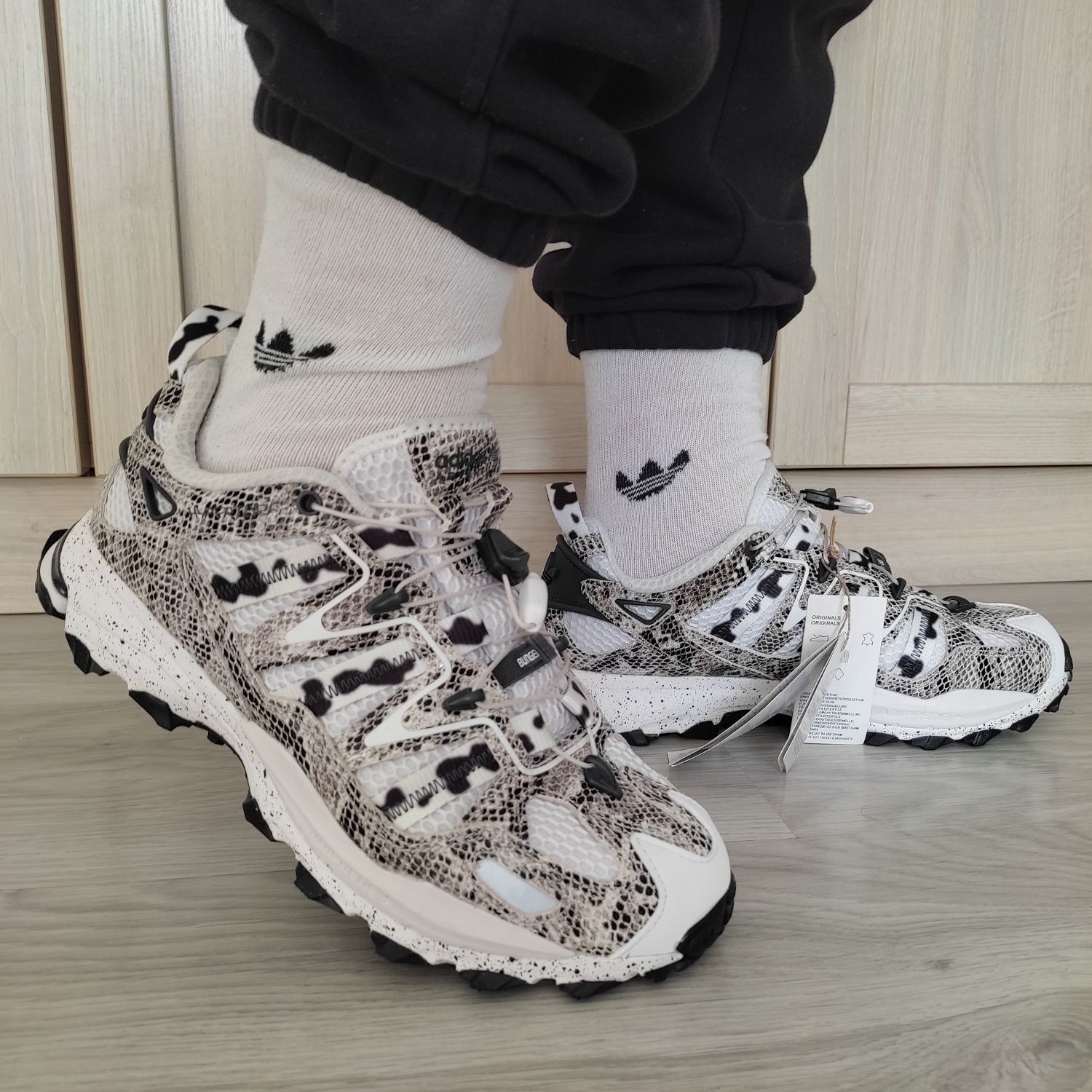 Adidas Hyperturf 42; 42,5
