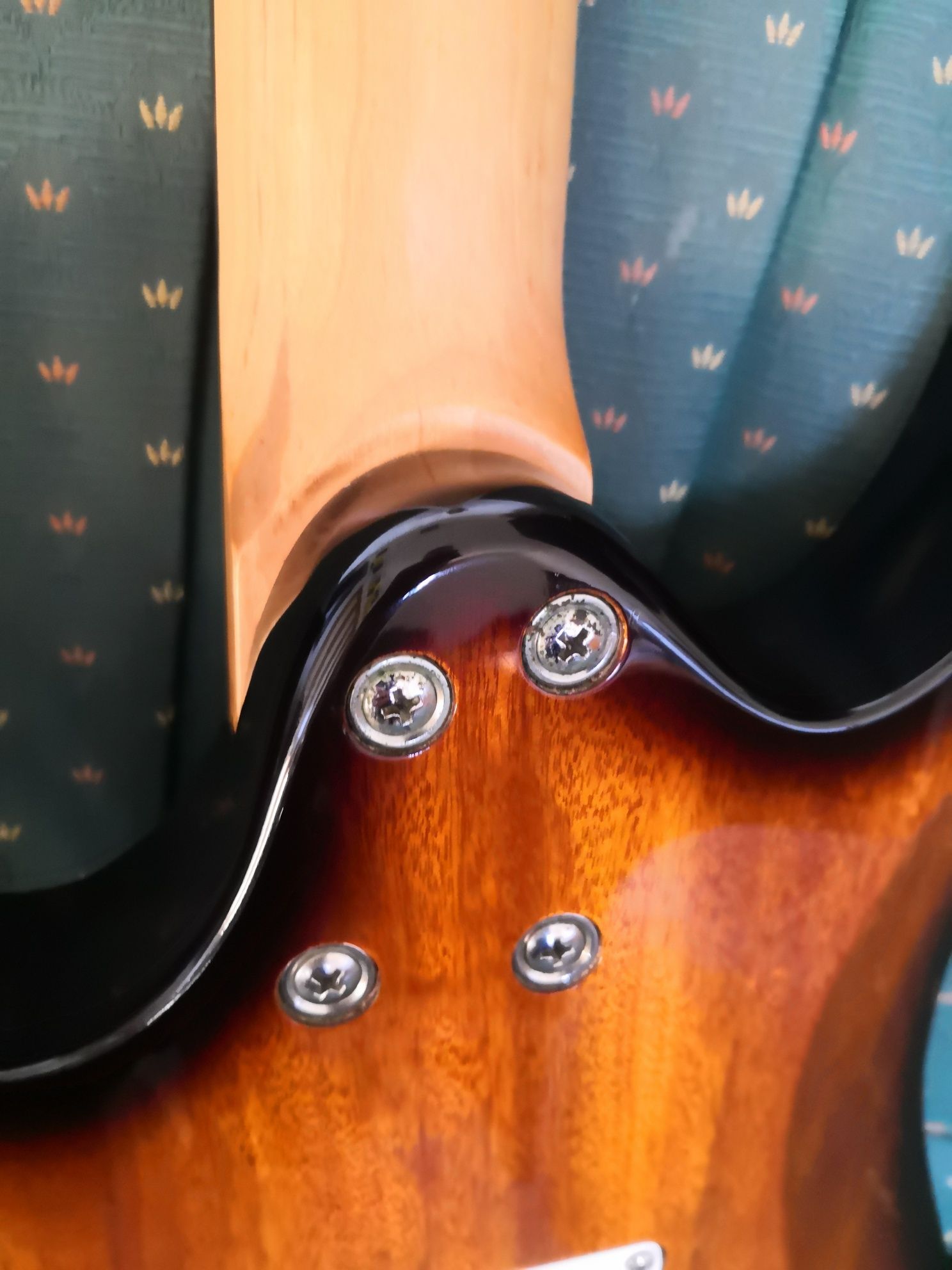 Ibanez com Pickup activo EMG 81
