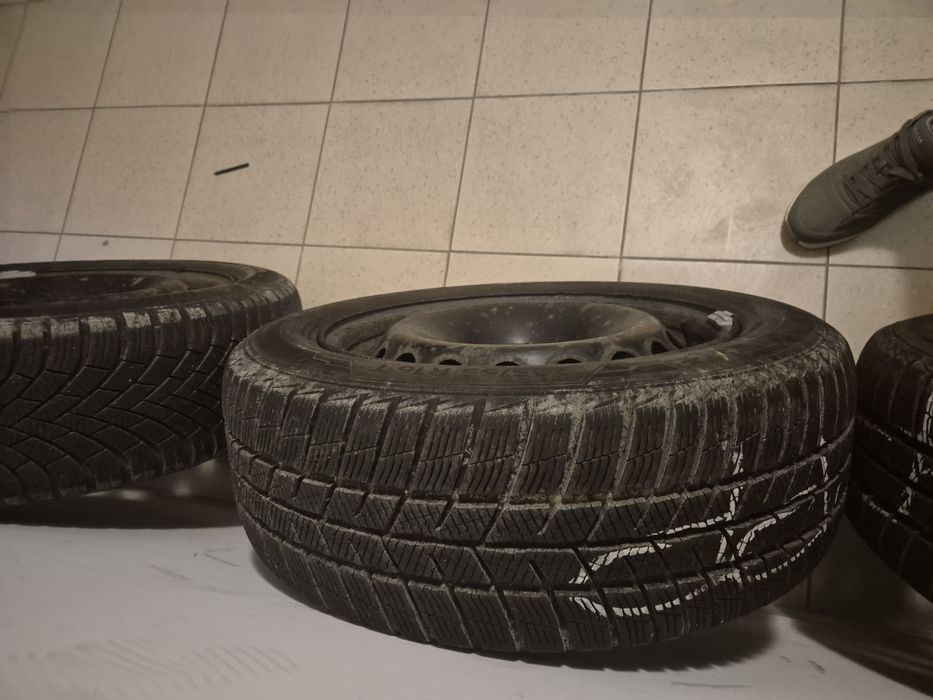 Opony zimowe 205/55/17 wraz z felgami stalowymi 5x114,3