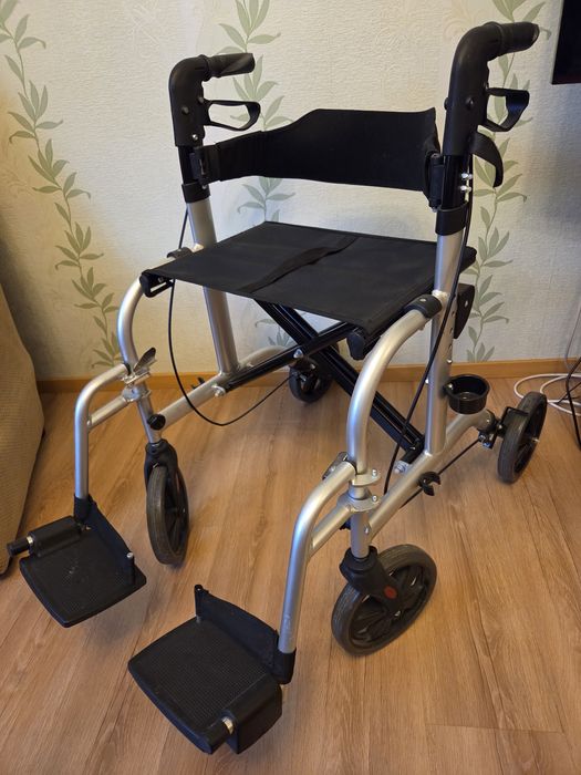 Chodzik balkonik z funkcją wózka inwalidzkiego