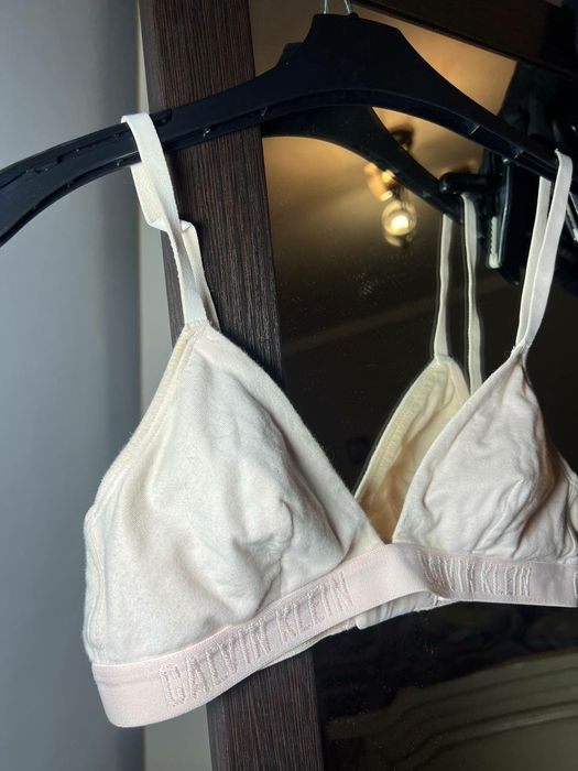 Бюстгальтер Calvin Klein Underwear бежевий
колір бежевий однотонний