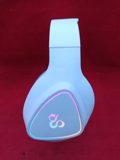 newskill wireless earphones białe, podświetlenie port usb radio opis