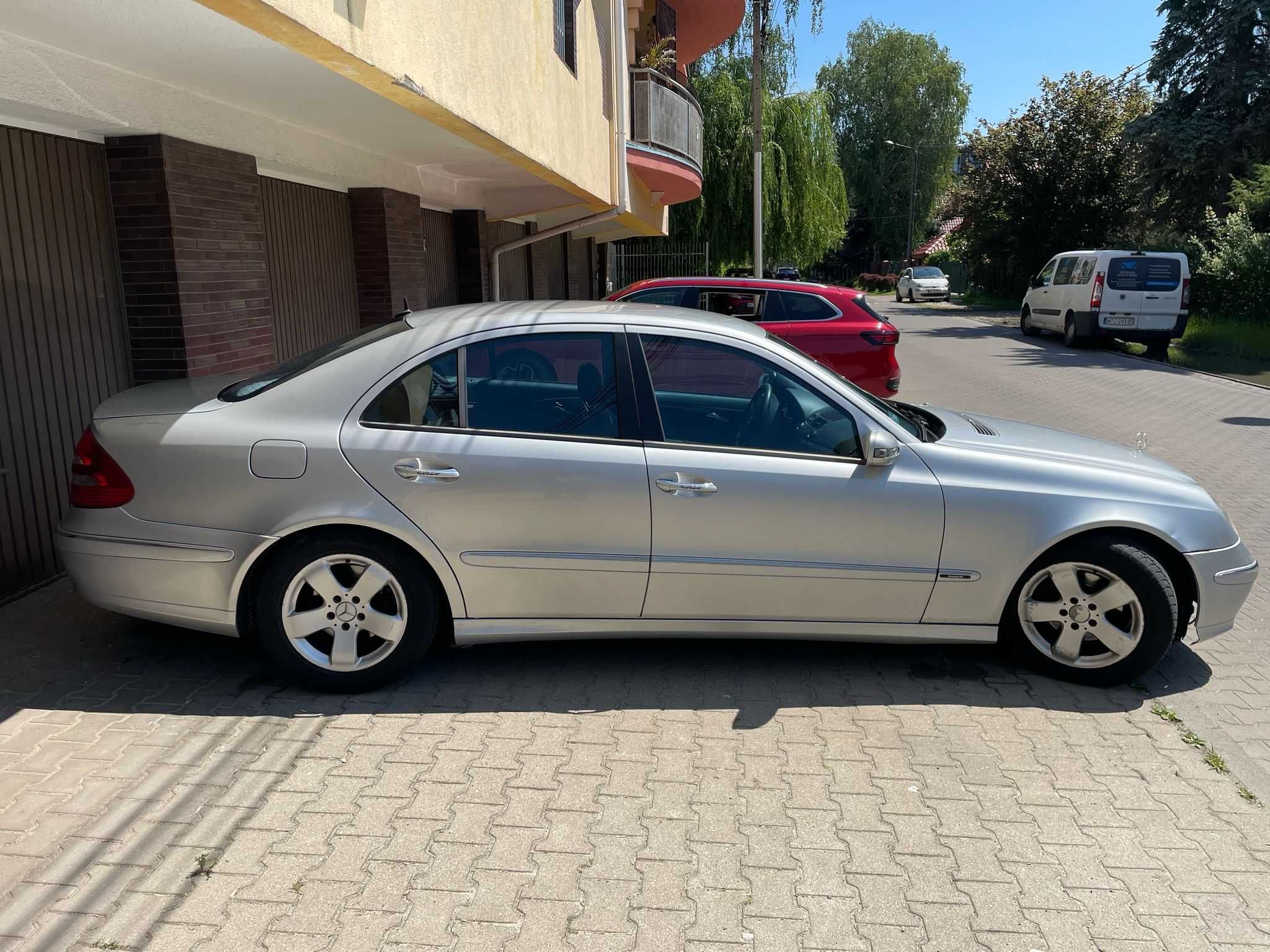 Mercedes E270 2.7 CDI R6 Avangarde automat klima