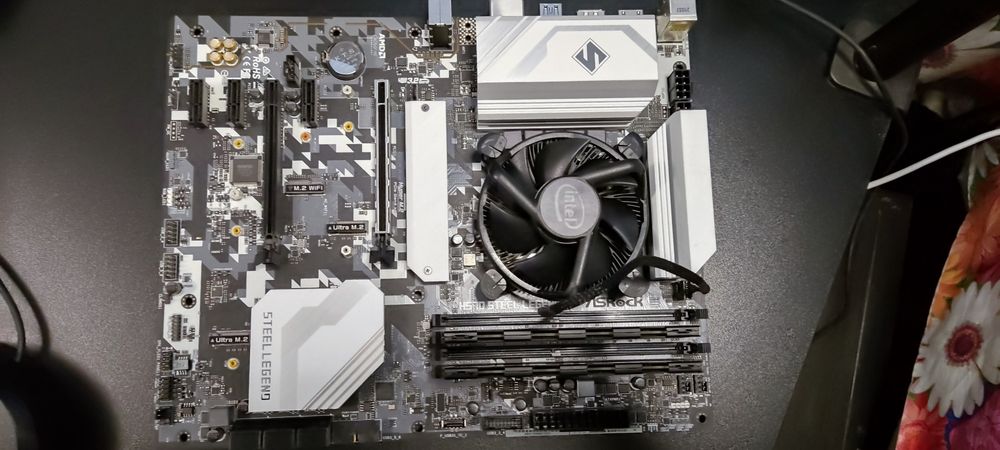 Продам комплект: материнська плата ASRock H570 Steel Legend (BIOS P2.2