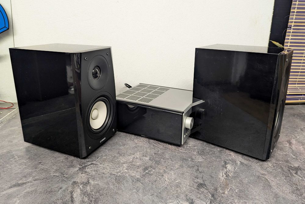 Міні стерео система Yamaha MCR-N560D.