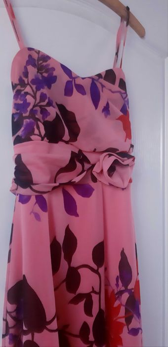 Różowa asymetryczna sukienka koktajlowa w kwiaty